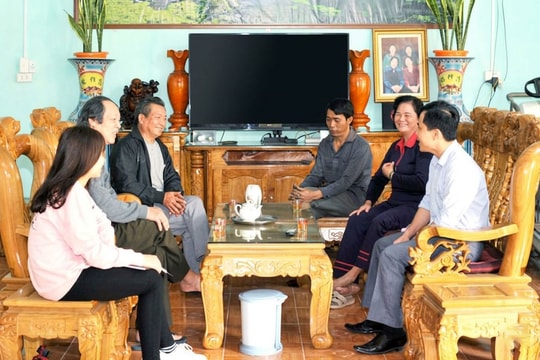 Cầu nối pháp luật với người dân