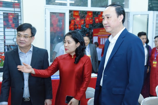 Hà Nội: Cử tri khu vực bỏ phiếu số 19, phường Thanh Xuân phấn khởi tham gia bầu cử với tinh thần trách nhiệm cao