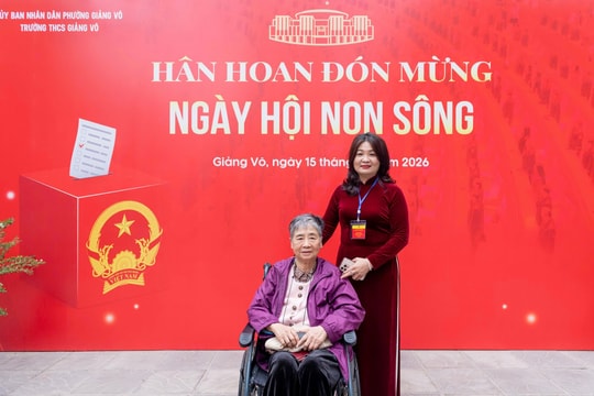 Lá phiếu của cử tri 84 tuổi và mong ước giản dị về một đất nước hùng mạnh