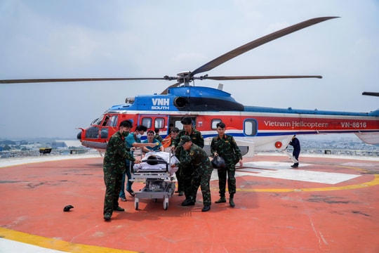 Bay trực thăng cấp cứu ngư dân bị đột quỵ từ đặc khu Trường sa về đất liền