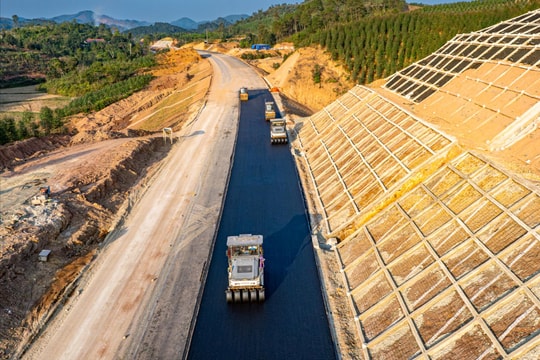 Nguy cơ chậm tiến độ các dự án hạ tầng giao thông trọng điểm trước áp lực từ giá vật liệu, nhiên liệu