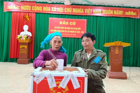 Niềm vui lan tỏa khắp bản làng biên viễn Sơn Lâm