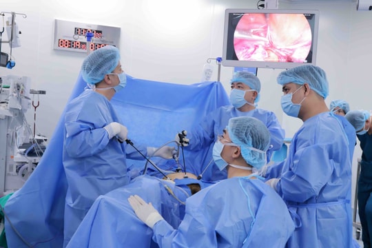 Xuất huyết sau mãn kinh kéo dài, người phụ nữ bất ngờ phát hiện ung thư