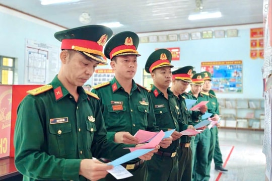 Các đơn vị Quân khu 5 bầu cử sớm