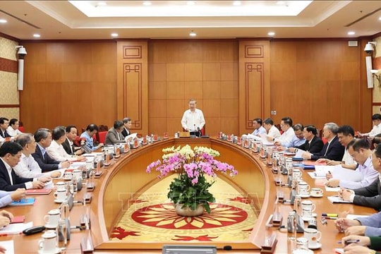 Kiên quyết, kiên trì đấu tranh phòng, chống tham nhũng, lãng phí, tiêu cực