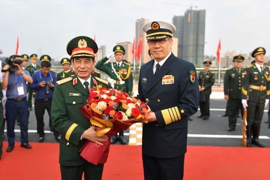 Bộ trưởng Bộ Quốc phòng Trung Quốc Đổng Quân đón Bộ trưởng Bộ Quốc phòng, Đại tướng Phan Văn Giang dự giao lưu