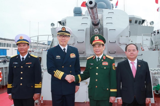 Bộ trưởng Bộ Quốc phòng Việt Nam và Trung Quốc dự Lễ khởi hành tuần tra liên hợp hải quân