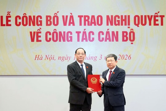 Phó Chủ tịch Quốc hội, Thượng tướng Trần Quang Phương dự Lễ công bố và trao Nghị quyết của Ủy ban Thường vụ Quốc hội về công tác cán bộ