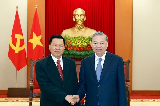 Party chief hosts Lao public security minister