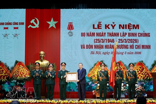 Party chief presents Ho Chi Minh Order to Engineering Corps