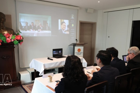 Vietnamese mission in Geneva discusses new developments in US tariff policy