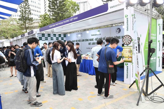 Vietcombank đồng hành cùng Ngày hội việc làm