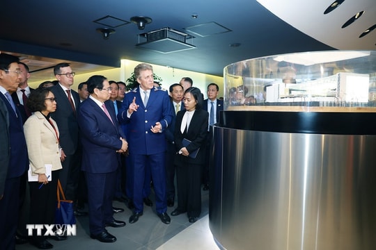 Thủ tướng Phạm Minh Chính thăm Trung tâm điều khiển hệ thống tàu điện ngầm Moskva