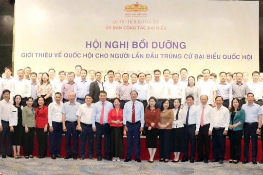 Phó Chủ tịch Quốc hội, Thượng tướng Trần Quang Phương dự Hội nghị giới thiệu về Quốc hội cho người lần đầu trúng cử