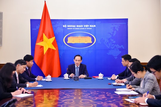 Vietnamese, Philippine foreign ministers hold phone talks