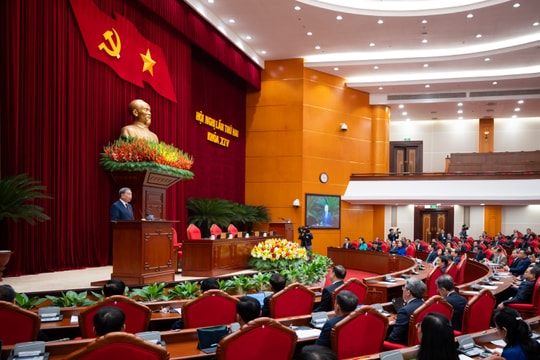Bế mạc Hội nghị Trung ương lần thứ hai