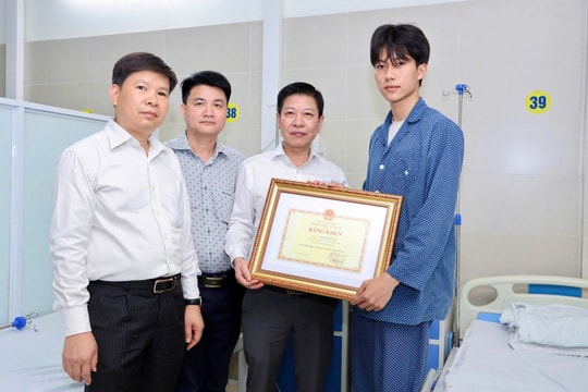 Bộ Giáo dục và Đào tạo tặng Bằng khen sinh viên Bách khoa Hà Nội dũng cảm cứu người trong đám cháy