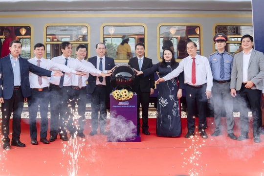 Đoàn tàu "Hành trình kết nối di sản miền Trung" ra mắt giao diện mới