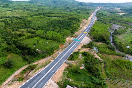 Người dân gánh chi phí, doanh nghiệp mất cơ hội