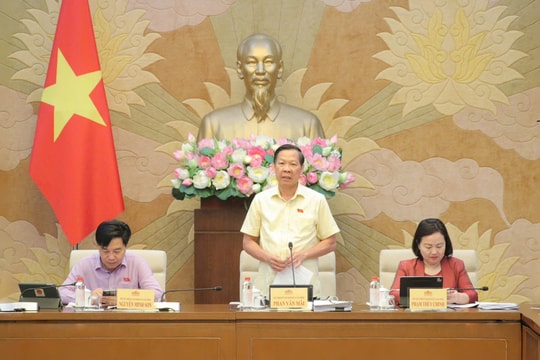 Thường trực Ủy ban Kinh tế và Tài chính thẩm tra sơ bộ các báo cáo về kinh tế - xã hội