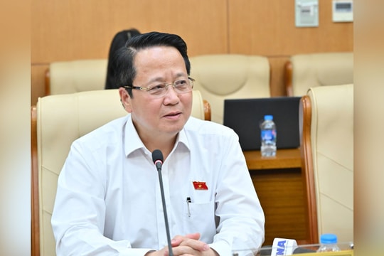 Đại biểu dân cử phải gắn bó mật thiết với đời sống