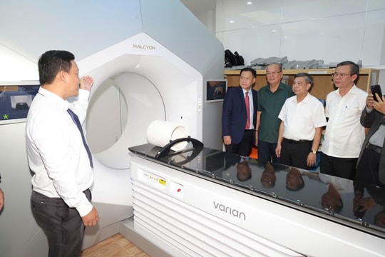 Cần Thơ: Lần đầu tiên đưa máy xạ trị gia tốc tuyến tính Halcyon vào hệ thống y tế công lập