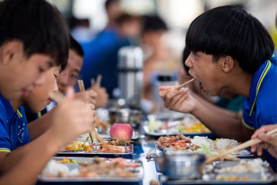Siết an toàn thực phẩm học đường: Trung Quốc ban hành “10 bắt”, “10 không”