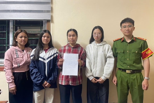 Hai nữ sinh nhặt được dây chuyền vàng, nhờ công an tìm lại người đánh mất