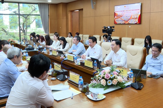 Xây dựng hình ảnh “đại biểu số”: Công khai, lắng nghe, theo đến cùng