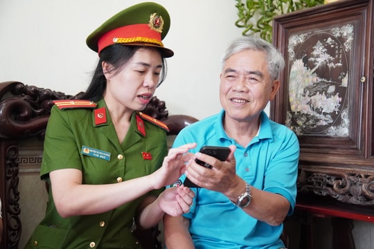 Hà Nội: "Chân đi tới nơi, mắt thấy, tay làm" – Cuộc cách mạng số ở xã Đại Xuyên