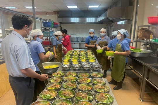 Tăng cường giám sát, hậu kiểm chặt chẽ các bếp ăn tại trường học, bếp ăn tập thể