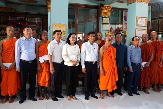 Chủ tịch Hội đồng Dân tộc Lâm Văn Mẫn thăm, chúc Tết Chôl Chnăm Thmây đồng bào Khmer tại Cà Mau