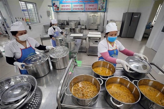 Hà Nội chấn chỉnh an toàn thực phẩm, tăng giám sát bếp ăn trường học