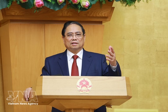 PM urges timely, flexible policy response to secure double-digit growth