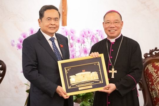 Chủ tịch Quốc hội Trần Thanh Mẫn thăm, chúc mừng Tổng Giáo phận Hà Nội