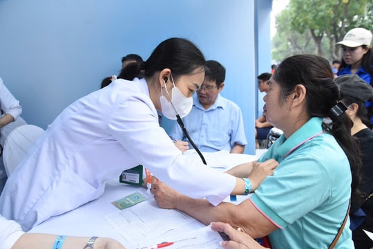 Ngày Sức khỏe toàn dân 7/4: Hàng nghìn người dân được tư vấn, khám sức khỏe miễn phí