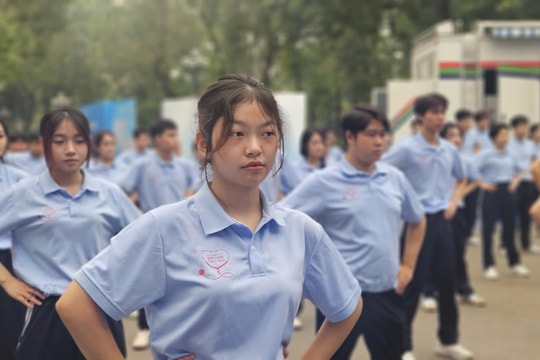 Hơn 500 cán bộ y tế, sinh viên Học viện Y - Dược học cổ truyền Việt Nam đồng diễn dưỡng sinh vì sức khoẻ cộng đồng