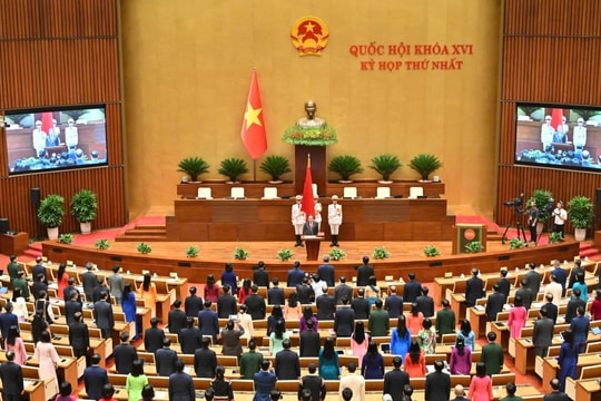 Tập trung hoàn thiện thể chế, tạo nền tảng phát triển bền vững