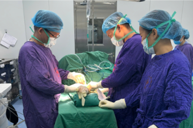 Nam thanh niên 19 tuổi gãy xương phức tạp khi chơi trò vật tay