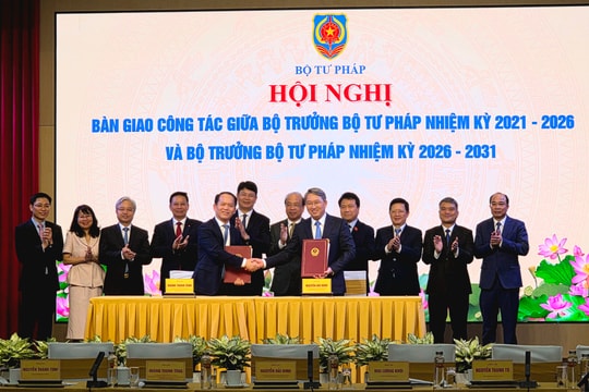 Hội nghị bàn giao công tác giữa Bộ trưởng Bộ Tư pháp nhiệm kỳ 2021 - 2026 và Bộ trưởng Bộ Tư pháp nhiệm kỳ 2026 - 2031