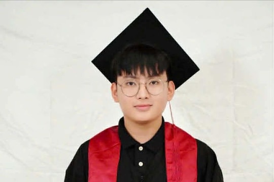 Phạm Quốc Trí: Thủ khoa Ngoại thương GPA 4.0 và món quà lặng lẽ tặng mẹ
