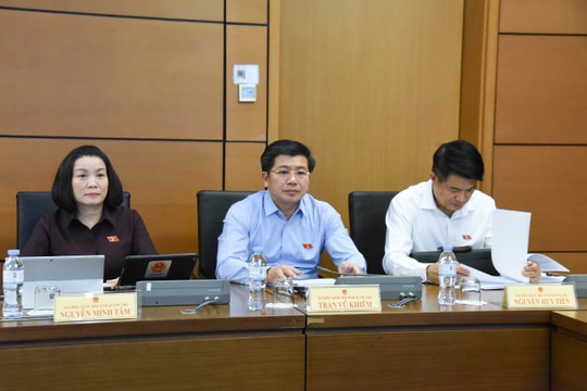 Nhận khen thưởng nước ngoài phải có sự đồng ý của cơ quan nhà nước có thẩm quyền