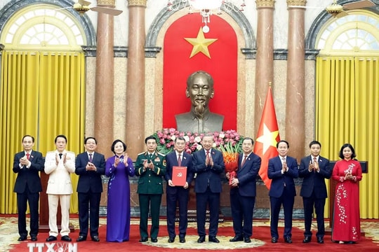 Tổng Bí thư, Chủ tịch nước Tô Lâm trao Quyết định bổ nhiệm các thành viên Chính phủ