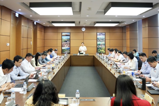 Thảo luận tại Tổ 10 (Đoàn ĐBQH các tỉnh Ninh Bình và Sơn La): Đổi mới phương thức quản lý hộ tịch - Đã đến lúc dừng việc ghi sổ giấy?