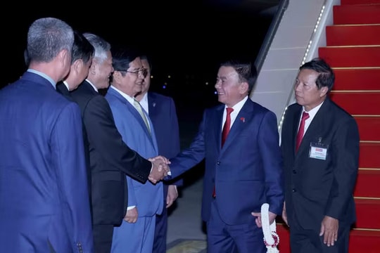 Thường trực Ban Bí thư Trần Cẩm Tú đến sân bay Techo, bắt đầu thăm chính thức Campuchia