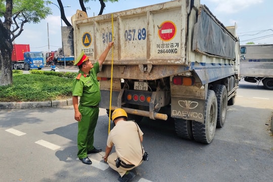 TP. Hồ Chí Minh: Tổng rà soát hơn 6.400 xe tải cơi nới, hoán cải