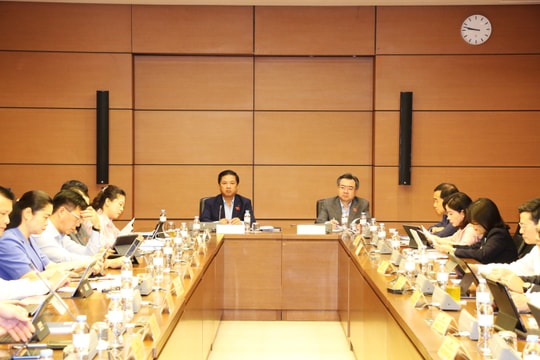 Hoàn thiện khuôn khổ pháp lý, bảo đảm quyền tiếp cận thông tin