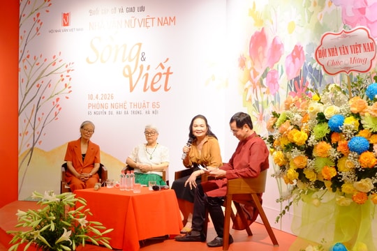 Nhà văn nữ Việt Nam - Sống và viết