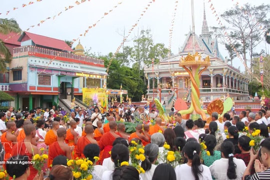 PM Le Minh Hung extends Chol Chnam Thmay greetings to Khmer community