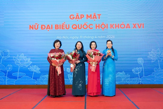 Gặp mặt các nữ đại biểu Quốc hội khóa XVI nhân Kỳ họp thứ Nhất